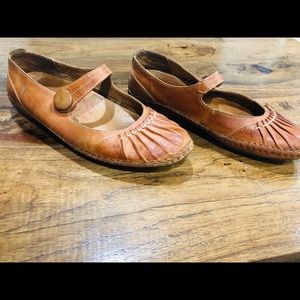 Pikolinos Leather Moccasin-Style Flats